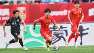 迪乌夫：过去我从没踢过右路，但只要能帮助球队我都愿意去做