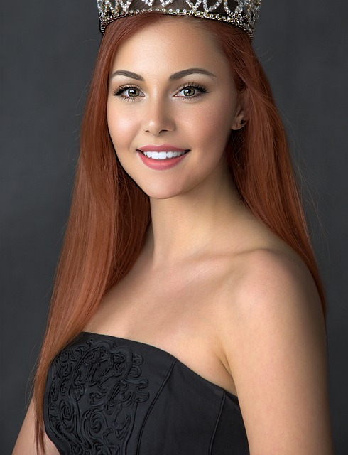 组图：CBA俱乐部杯广厦击败天津 塔克飞身暴扣